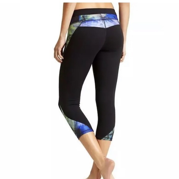 ATHLETA Kailua Luma Capri Chaturanga Leggings Medium - Picture 2 of 8